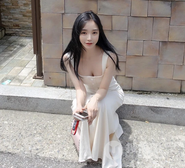 嘴唇很有特色的韩国女生金道妍气质自拍，写真，生活照图集