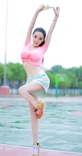气质90后女生嫩模杨子芯甜美动人写真，生活照图集