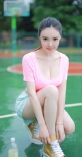 气质90后女生嫩模杨子芯甜美动人写真，生活照图集