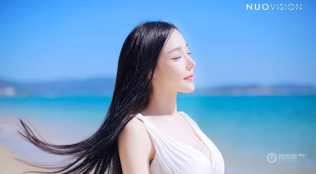 气质90后女生嫩模杨子芯甜美动人写真，生活照图集