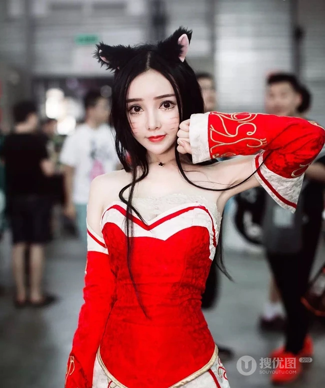 气质90后女生嫩模杨子芯甜美动人写真，生活照图集