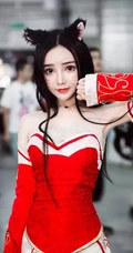 气质90后女生嫩模杨子芯甜美动人写真，生活照图集
