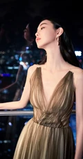 法籍华裔女生模特陈瑜，气质V领露背礼服魅力写真图片