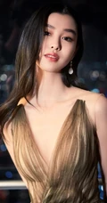法籍华裔女生模特陈瑜，气质V领露背礼服魅力写真图片