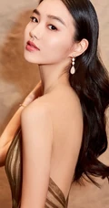 法籍华裔女生模特陈瑜，气质V领露背礼服魅力写真图片