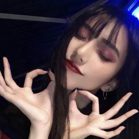 烟熏妆女生，酷酷的霸气女生微信头像图片
