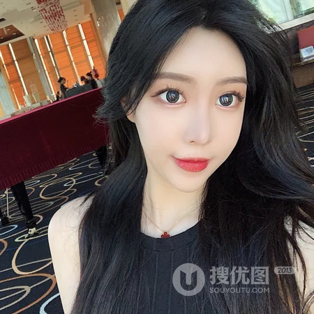 烟熏妆女生，酷酷的霸气女生微信头像图片