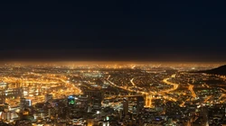 璀璨的城市夜景灯光，直升机上看城市的唯美壁纸图片