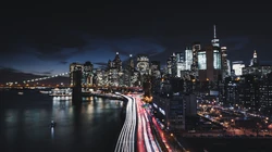 璀璨的城市夜景灯光，直升机上看城市的唯美壁纸图片