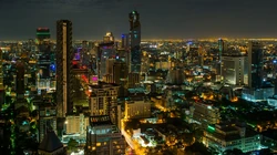 璀璨的城市夜景灯光，直升机上看城市的唯美壁纸图片