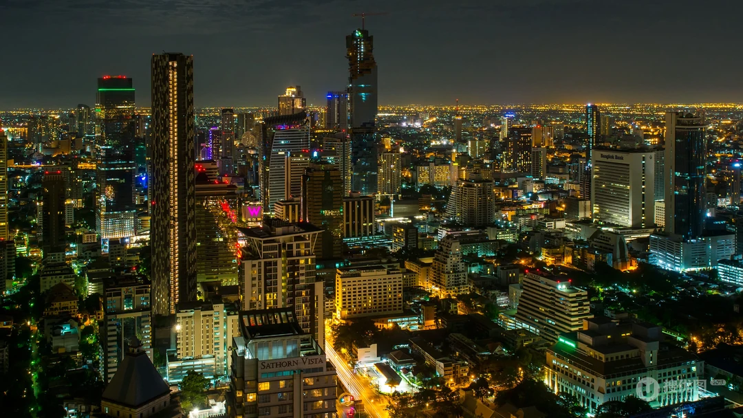璀璨的城市夜景灯光，直升机上看城市的唯美壁纸图片