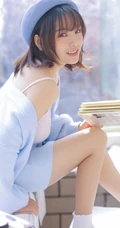 可爱俏皮文艺女孩蓝色毛衣贝雷帽快乐清新室内写真图片