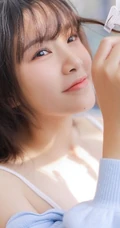 可爱俏皮文艺女孩蓝色毛衣贝雷帽快乐清新室内写真图片