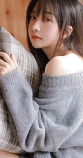 手里总是离不开各种小物件，清新苗条美丽女孩家里的一天