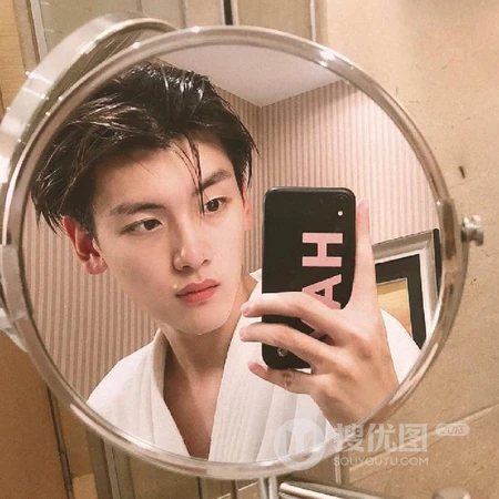 QQ帅气的男生头像图片免费下载