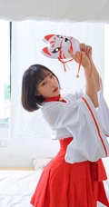 韩国女生姜仁卿气质日系狐狸猫和服，及面具魅惑室内写真图片
