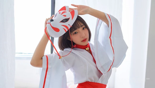 韩国女生姜仁卿气质日系狐狸猫和服，及面具魅惑室内写真图片