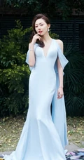 气质时尚女生黄梦莹蓝色V领长裙礼服户外写真美图