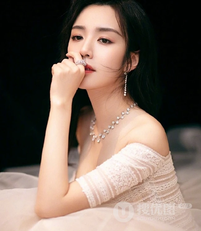 王晓晨气质粉色礼裙蓬蓬裙礼服优雅动人写真图片