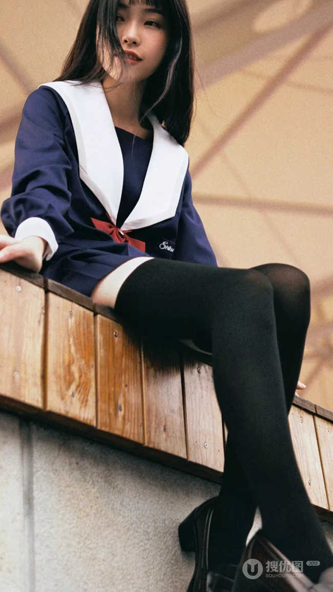 大长腿的性感美女iphonexsMax手机壁纸