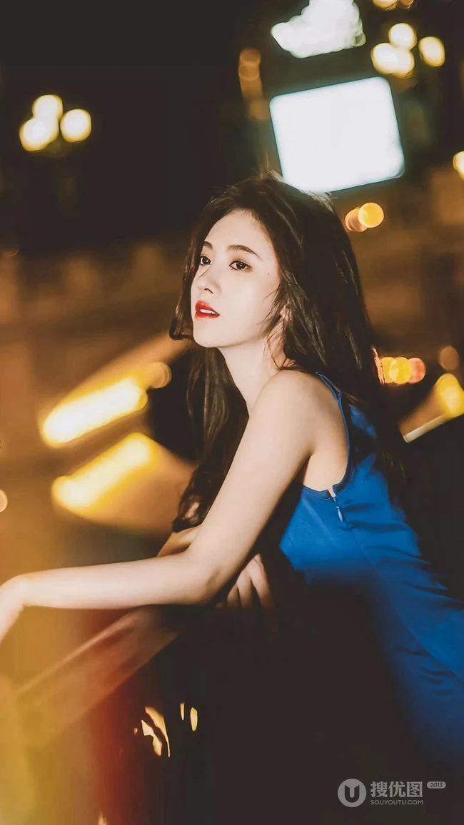 大长腿的性感美女iphonexsMax手机壁纸