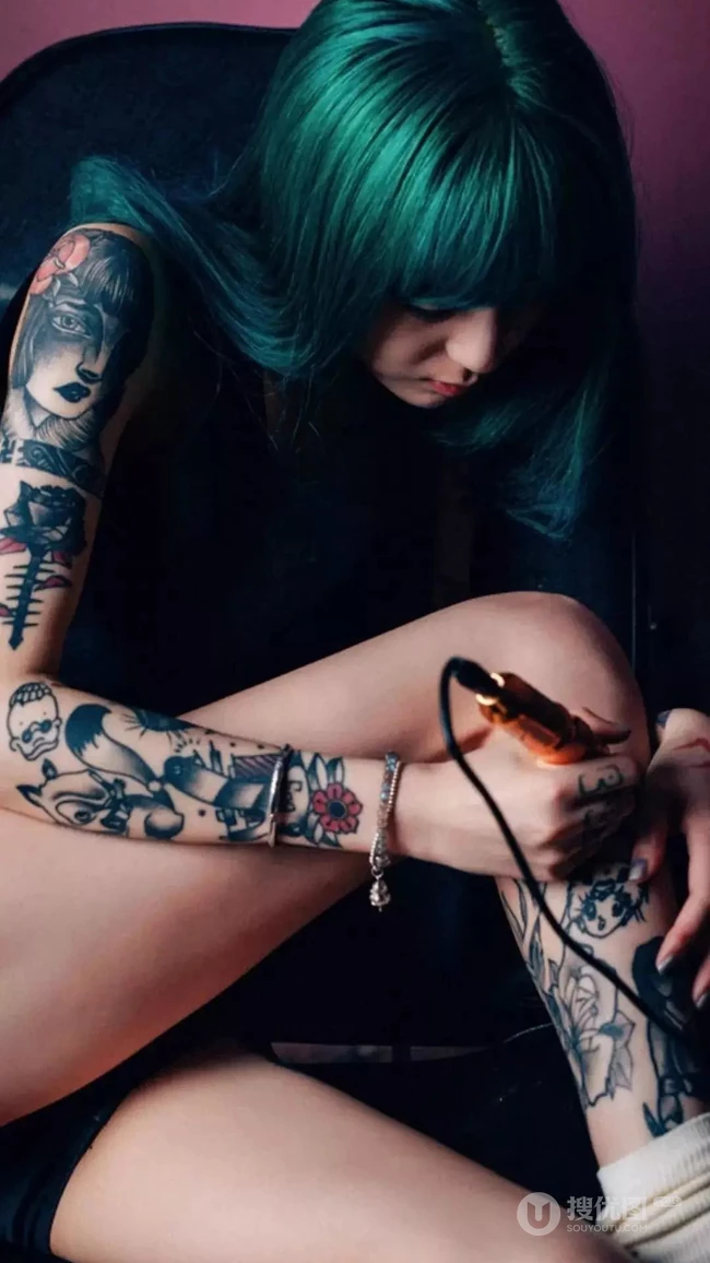 大长腿的性感美女iphonexsMax手机壁纸