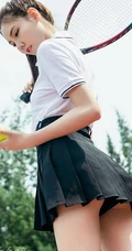 网球少女冯雪娇白衣短裙网球场线条感气质写真图片