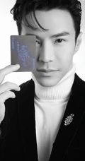 马来西亚帅气男星王冠逸黑白写真图片