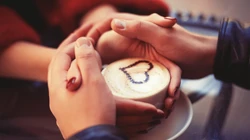 冬季爱喝咖啡的欧美女生街拍