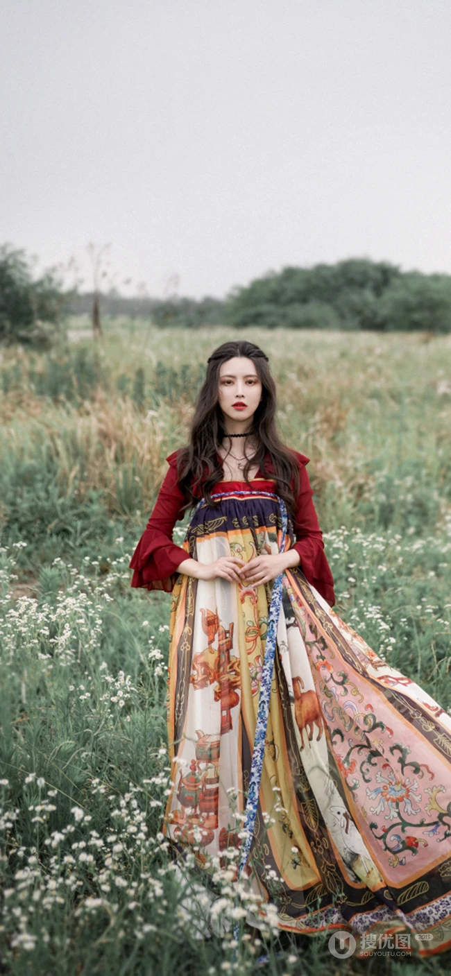 户外穿花摆裙的长发美女摄影手机壁纸
