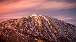 唯美的雪山山脉高清2K屏幕电脑壁纸