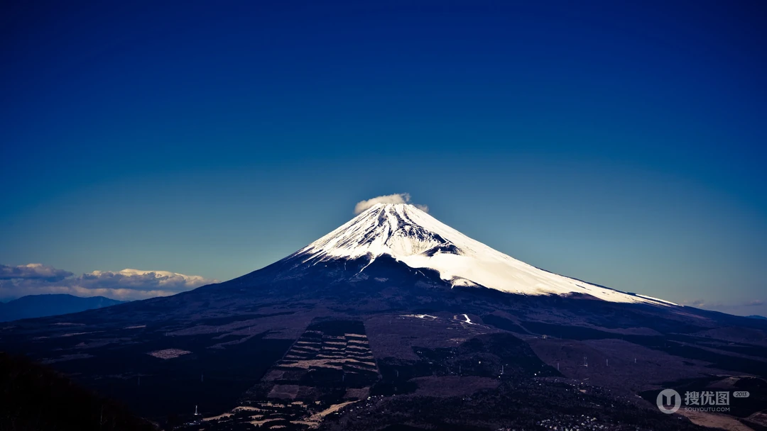 唯美的雪山山脉高清2K屏幕电脑壁纸