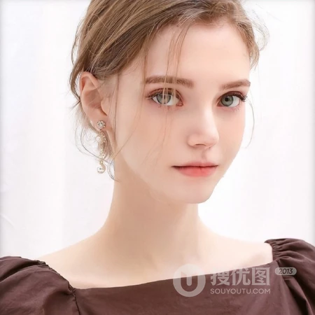 短卷发的欧女生头像图片