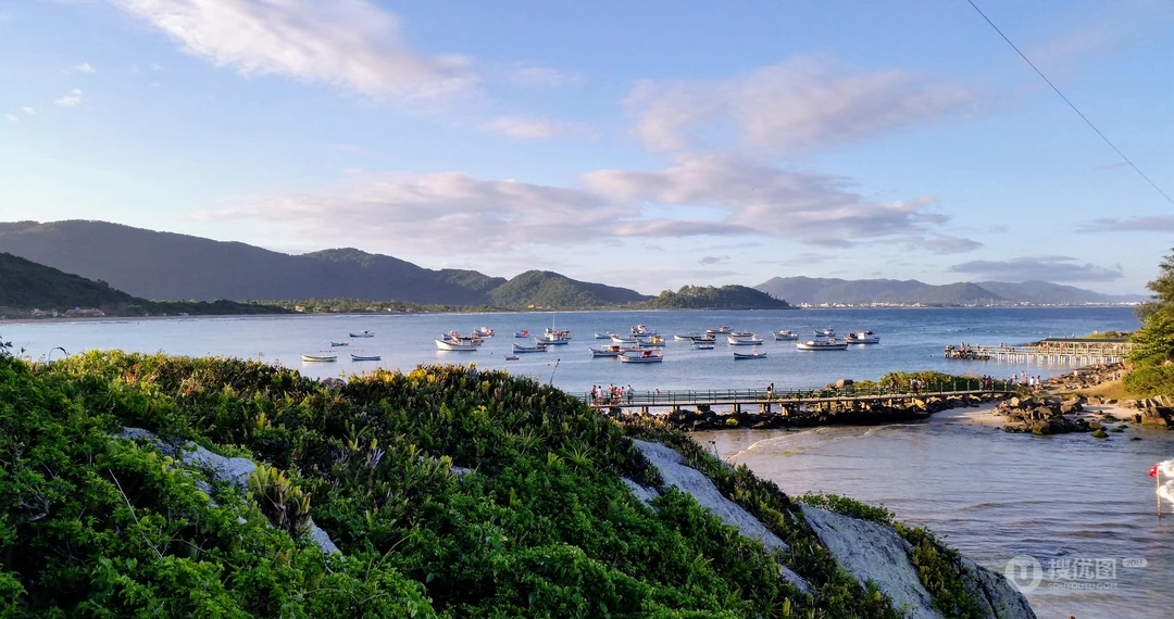 唯美的海边城市旅游圣地电脑壁纸