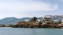 唯美的海边城市旅游圣地电脑壁纸