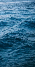 大浪淘沙，涌动的海浪高清手机壁纸