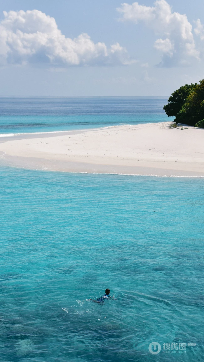 大浪淘沙，涌动的海浪高清手机壁纸