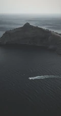 航拍靓丽的海上风景手机壁纸