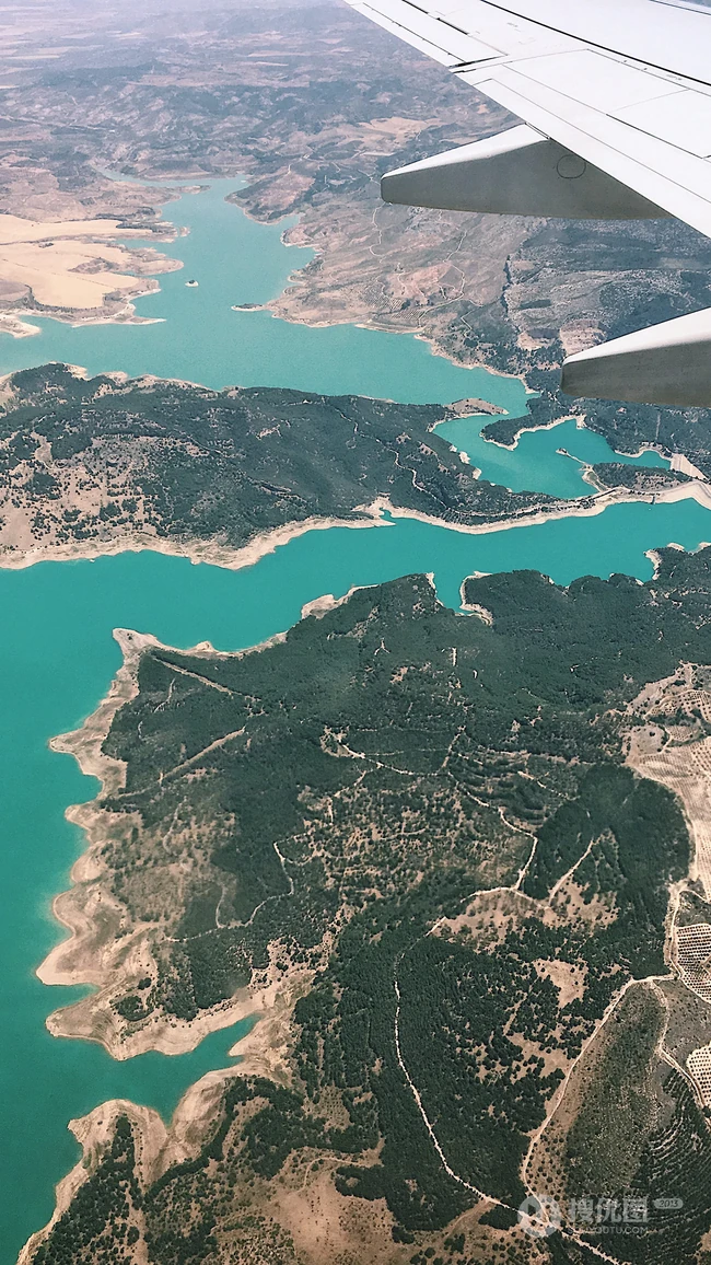 航拍靓丽的海上风景手机壁纸