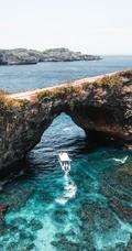 海上的礁石，溶洞风景手机背景图片