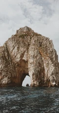 海上的礁石，溶洞风景手机背景图片