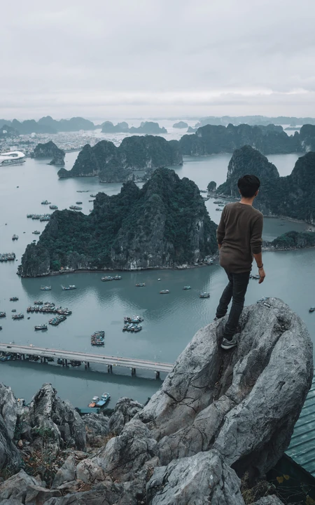 海上的礁石，溶洞风景手机背景图片