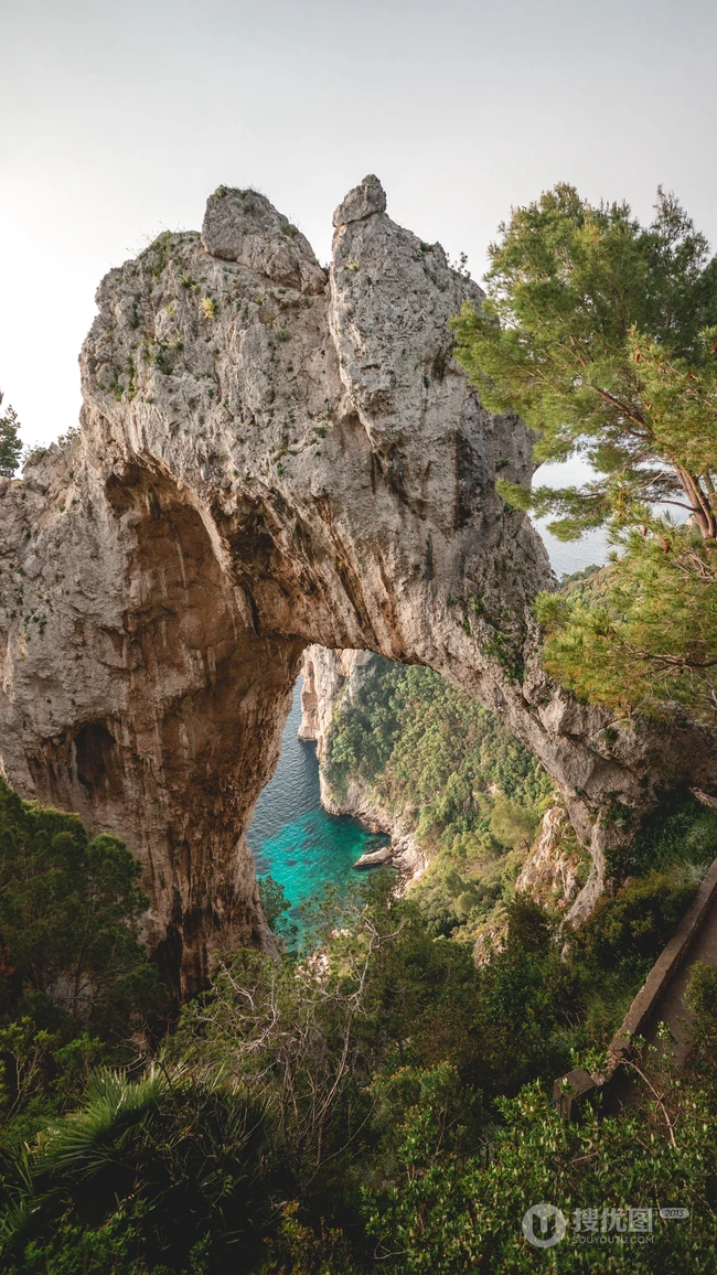 海上的礁石，溶洞风景手机背景图片