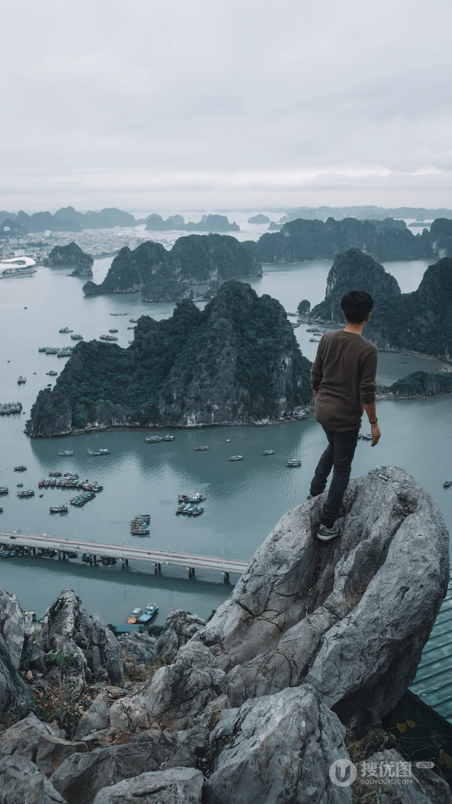 海上的礁石，溶洞风景手机背景图片