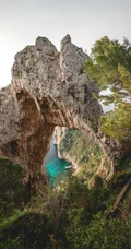 海上的礁石，溶洞风景手机背景图片