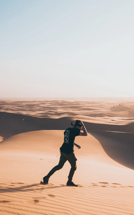 探索神秘的沙漠无人区，高清沙漠旅游手机壁纸图片