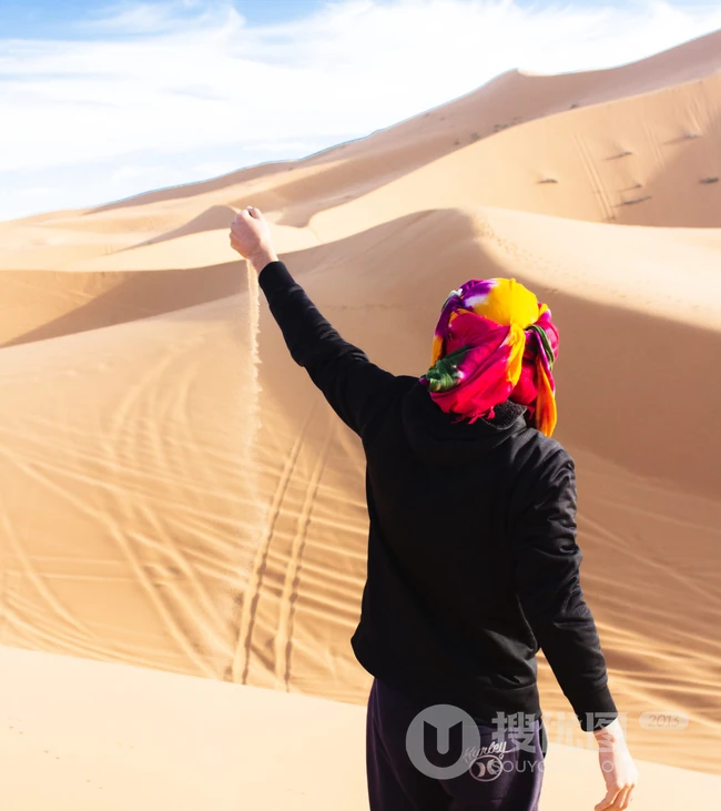 探索神秘的沙漠无人区，高清沙漠旅游手机壁纸图片