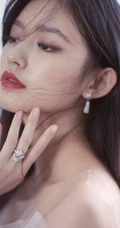 林允梦幻般的浪漫与甜美连衣裙写真图片