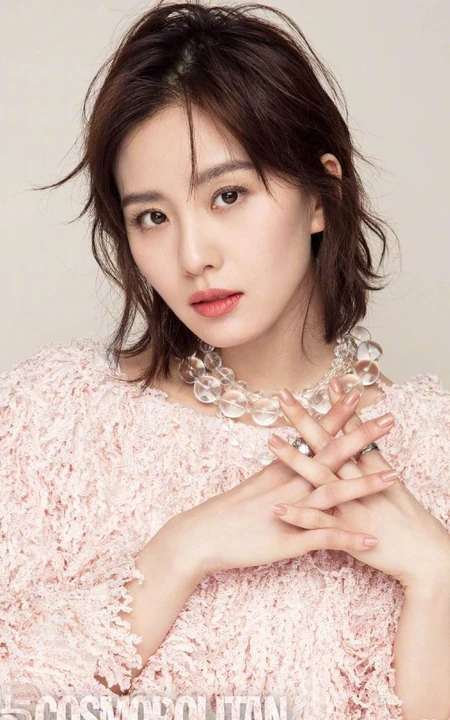 刘诗诗最新《时尚COSMO》杂志写真大片，容颜娇美略显清瘦