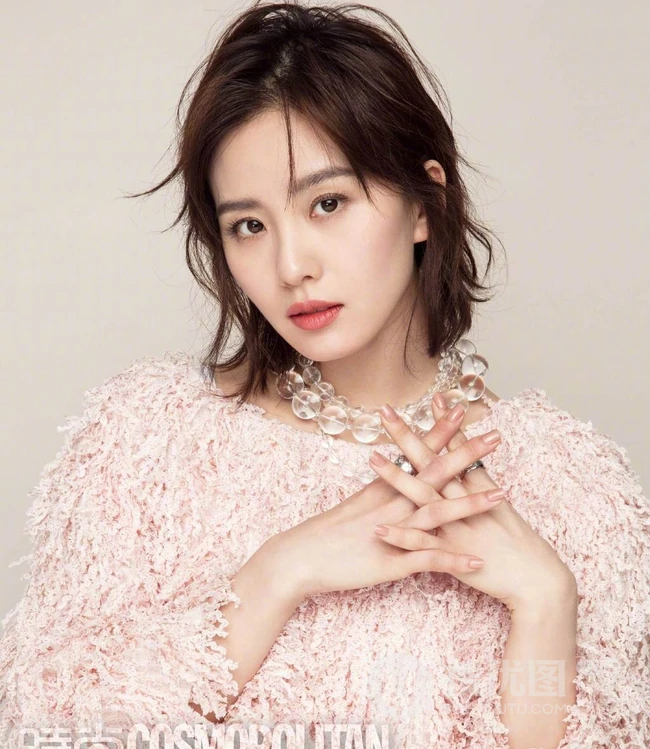 刘诗诗最新《时尚COSMO》杂志写真大片，容颜娇美略显清瘦